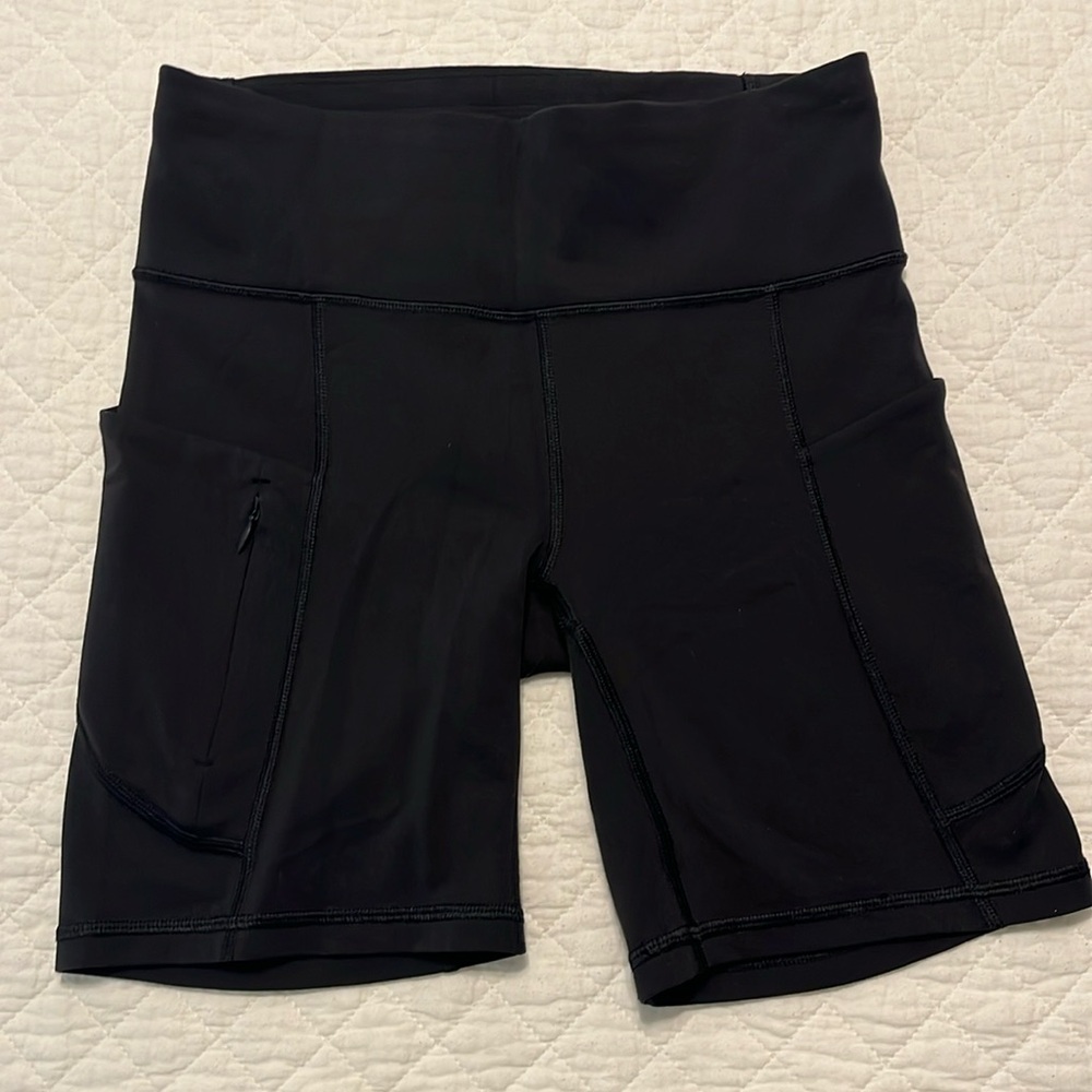 Athleta Salutation Stash Pocket High Rise 7” Short